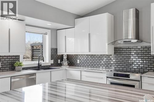 406 Laycoe Crescent, Saskatoon, SK - Indoor Photo Showing Kitchen With Double Sink With Upgraded Kitchen