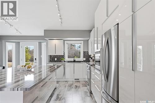 406 Laycoe Crescent, Saskatoon, SK - Indoor Photo Showing Kitchen With Upgraded Kitchen