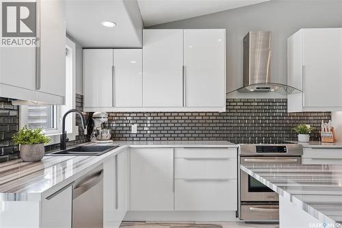406 Laycoe Crescent, Saskatoon, SK - Indoor Photo Showing Kitchen With Upgraded Kitchen