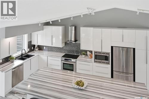406 Laycoe Crescent, Saskatoon, SK - Indoor Photo Showing Kitchen With Double Sink With Upgraded Kitchen