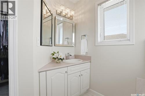 406 Laycoe Crescent, Saskatoon, SK - Indoor Photo Showing Bathroom