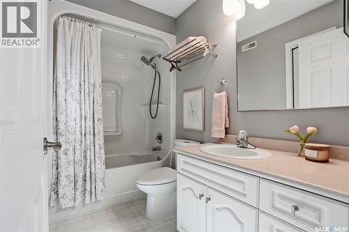 406 Laycoe Crescent, Saskatoon, SK - Indoor Photo Showing Bathroom
