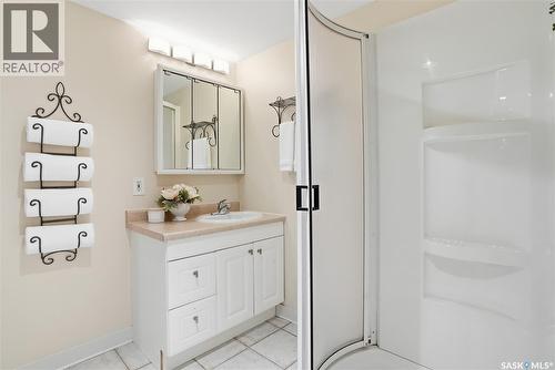 406 Laycoe Crescent, Saskatoon, SK - Indoor Photo Showing Bathroom