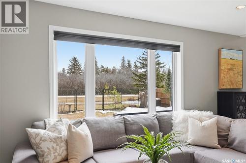 406 Laycoe Crescent, Saskatoon, SK - Indoor Photo Showing Living Room