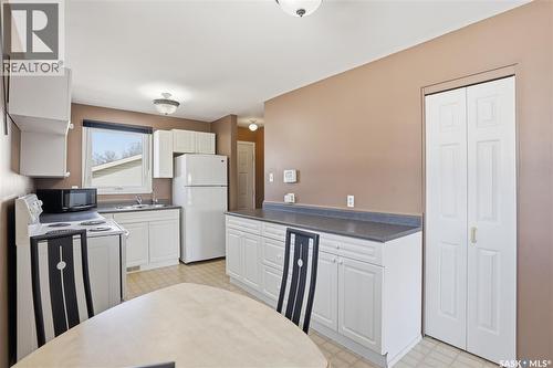 111 Forsyth Crescent, Regina, SK - Indoor Photo Showing Kitchen