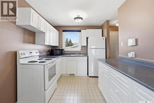 111 Forsyth Crescent, Regina, SK - Indoor Photo Showing Kitchen With Double Sink