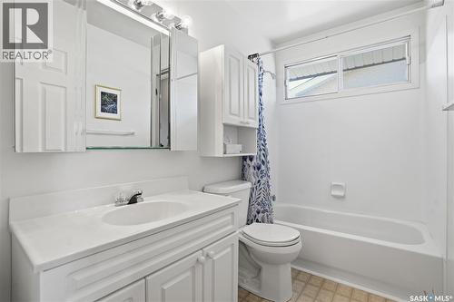 111 Forsyth Crescent, Regina, SK - Indoor Photo Showing Bathroom