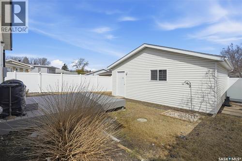 111 Forsyth Crescent, Regina, SK - Outdoor