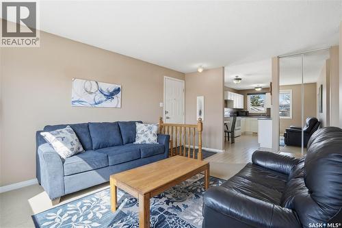 111 Forsyth Crescent, Regina, SK - Indoor Photo Showing Living Room