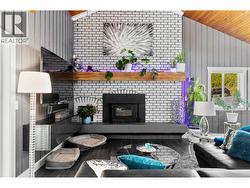 Grand wood burning fireplace - 