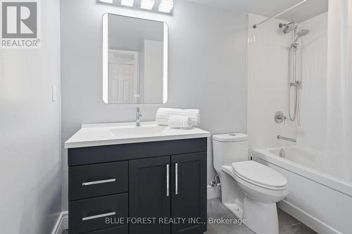 501 - 7 Picton Street, London East (East F), ON - Indoor Photo Showing Bathroom