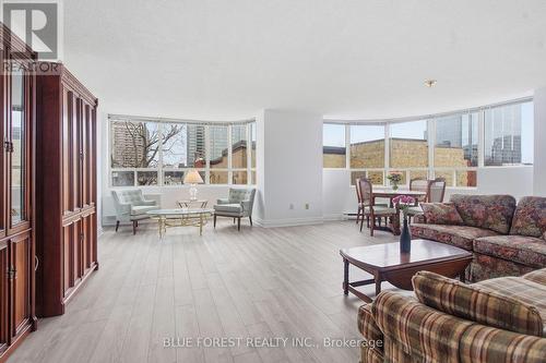 501 - 7 Picton Street, London East (East F), ON - Indoor Photo Showing Living Room