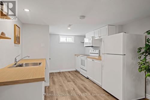 924 Fisher Avenue, Ottawa, ON - Indoor Photo Showing Kitchen