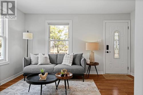 924 Fisher Avenue, Ottawa, ON - Indoor Photo Showing Living Room