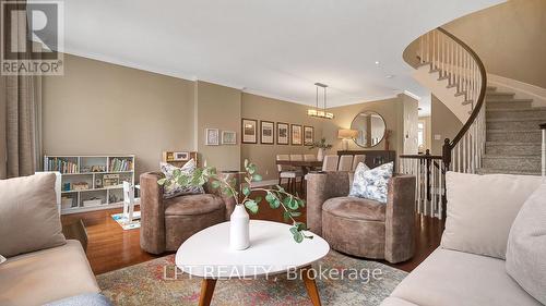 176 Lanark Avenue, Ottawa, ON - Indoor Photo Showing Living Room