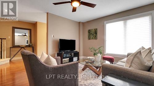 176 Lanark Avenue, Ottawa, ON - Indoor Photo Showing Living Room