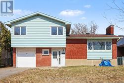 767 CROSS AVENUE  Ottawa, ON K1G 3C9