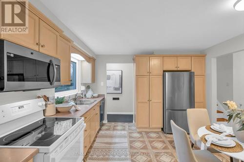 67 Devins Drive, Aurora, ON - Indoor Photo Showing Kitchen