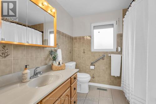 67 Devins Drive, Aurora, ON - Indoor Photo Showing Bathroom