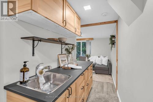 67 Devins Drive, Aurora, ON - Indoor Photo Showing Kitchen