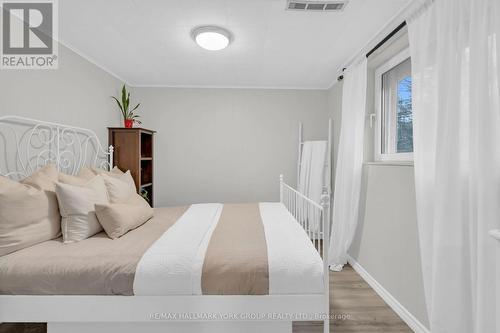 67 Devins Drive, Aurora, ON - Indoor Photo Showing Bedroom