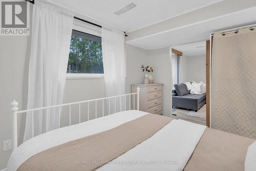 67 Devins Drive, Aurora, ON - Indoor Photo Showing Bedroom