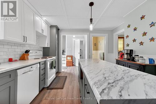 14 Elgin Avenue E, Goderich (Goderich (Town)), ON - Indoor Photo Showing Kitchen