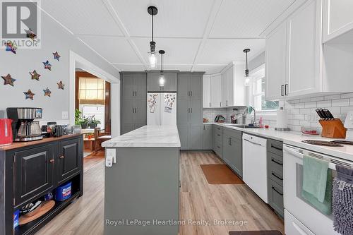 14 Elgin Avenue E, Goderich (Goderich (Town)), ON - Indoor Photo Showing Kitchen