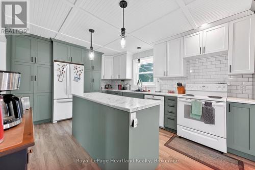 14 Elgin Avenue E, Goderich (Goderich (Town)), ON - Indoor Photo Showing Kitchen