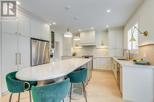 4267 Sarazen Drive, Burlington, ON - Indoor Photo Showing Kitchen With Upgraded Kitchen