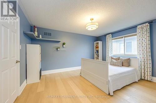 4267 Sarazen Drive, Burlington, ON - Indoor Photo Showing Bedroom