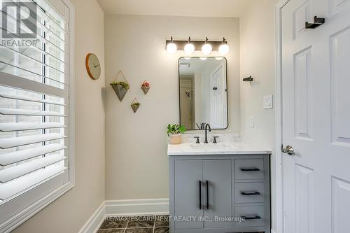 4267 Sarazen Drive, Burlington, ON - Indoor Photo Showing Bathroom