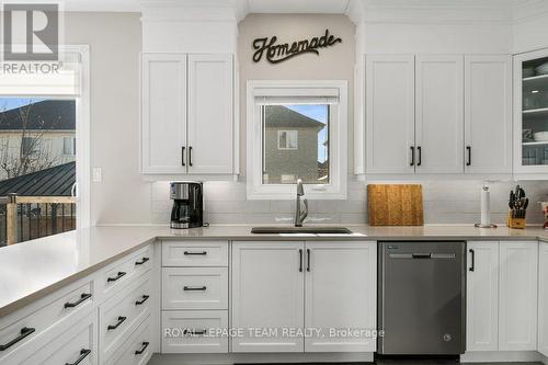 8 Thunderbird Crescent, Ottawa, ON - Indoor Photo Showing Kitchen