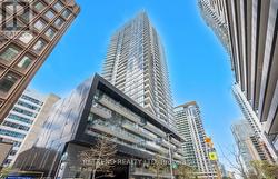 802 - 30 ROEHAMPTON AVENUE Toronto, ON M4P 0B9