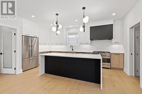 16 ACCURSI CRESCENT  Pelham (Fonthill), ON L0S 1E2