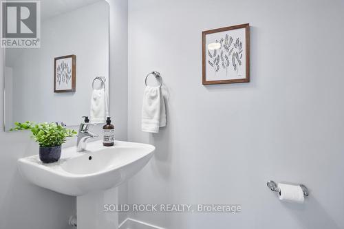 Powder room on main level - 512 Pilot Private, Ottawa, ON - Indoor Photo Showing Bathroom