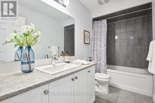 Main bathroom - 512 Pilot Private, Ottawa, ON - Indoor Photo Showing Bathroom