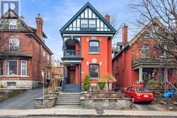 553 GILMOUR STREET  Ottawa, ON K1R 5L5