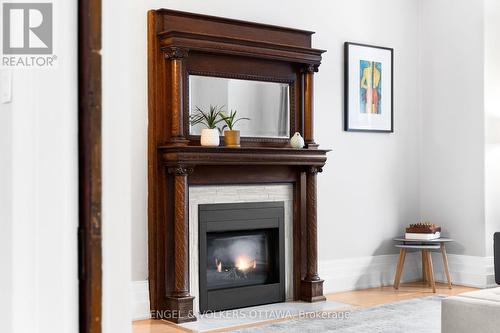 553 Gilmour Street, Ottawa, ON - Indoor Photo Showing Living Room With Fireplace