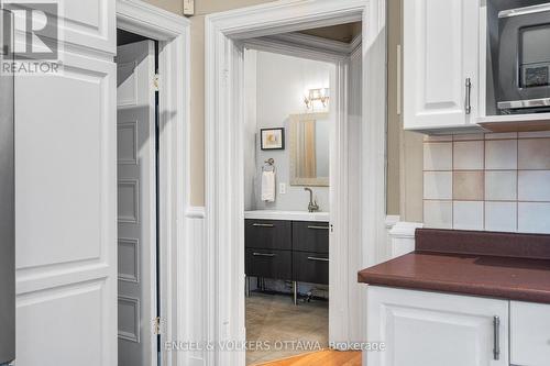 553 Gilmour Street, Ottawa, ON - Indoor Photo Showing Bathroom