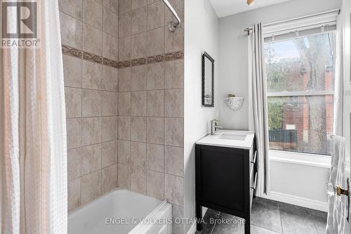 553 Gilmour Street, Ottawa, ON - Indoor Photo Showing Bathroom