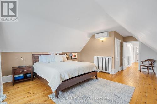 553 Gilmour Street, Ottawa, ON - Indoor Photo Showing Bedroom