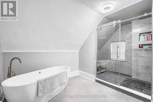 553 Gilmour Street, Ottawa, ON - Indoor Photo Showing Bathroom