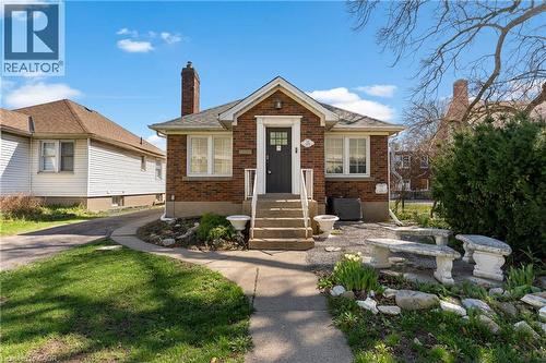 14 DUNLOP Drive  St. Catharines, ON L2R 1A3