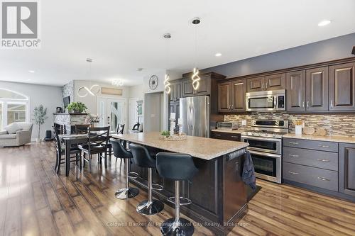 217 Britannia Road E, Goderich (Goderich (Town)), ON - Indoor Photo Showing Kitchen With Upgraded Kitchen