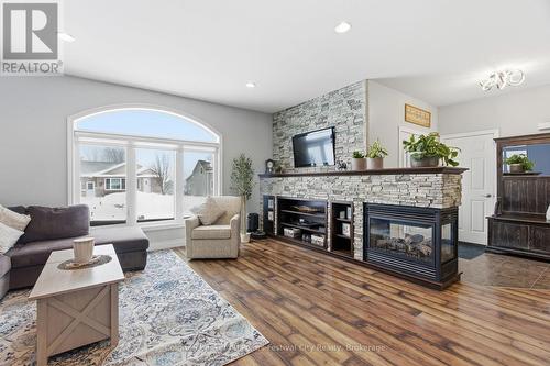 217 Britannia Road E, Goderich (Goderich (Town)), ON - Indoor Photo Showing Living Room With Fireplace