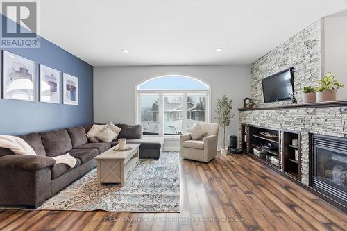 217 Britannia Road E, Goderich (Goderich (Town)), ON - Indoor Photo Showing Living Room With Fireplace