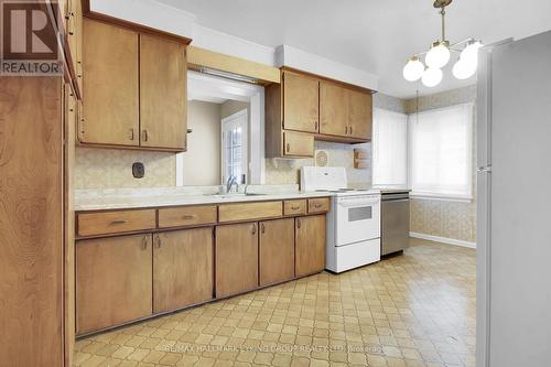 2018 Olympia Crescent, Ottawa, ON - Indoor Photo Showing Kitchen