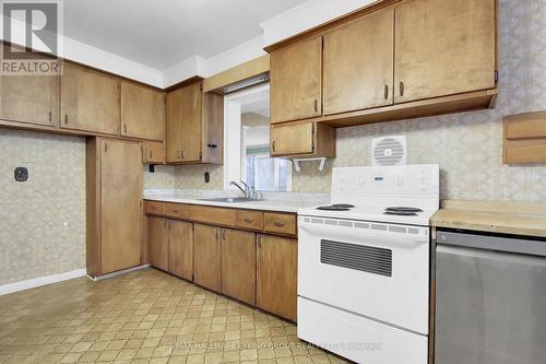 2018 Olympia Crescent, Ottawa, ON - Indoor Photo Showing Kitchen