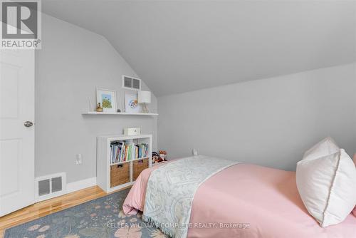 189 East 14Th Street, Hamilton, ON - Indoor Photo Showing Bedroom